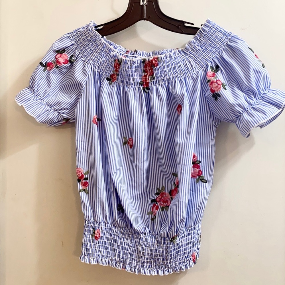 Off shoulder floral and striped crop top